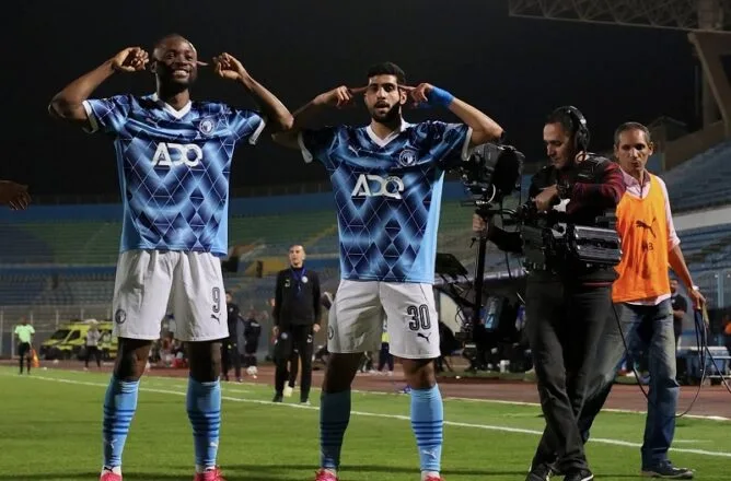 الجيش الملكي يسقط أمام بيراميدز ويواجه تحديًا صعبًا في الإياب