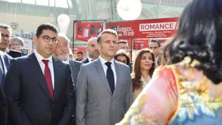 الرئيس الفرنسي يزور جناح المغرب ضيف شرف معرض باريس للكتاب 2025