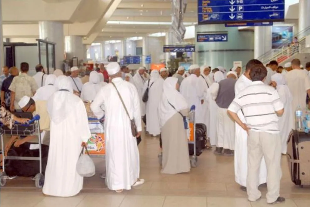 شركة سعودية للطيران تترك مئات المعتمرين المغاربة عالقين في مطار جدة