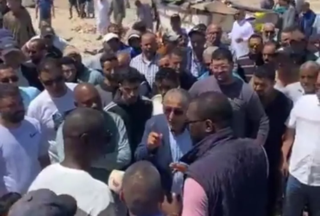 تصعيد مهنيي الصيد البحري التقليدي بجهة الداخلة: إضراب شامل ضد قرار حظر صيد الحبار (السيبيا)