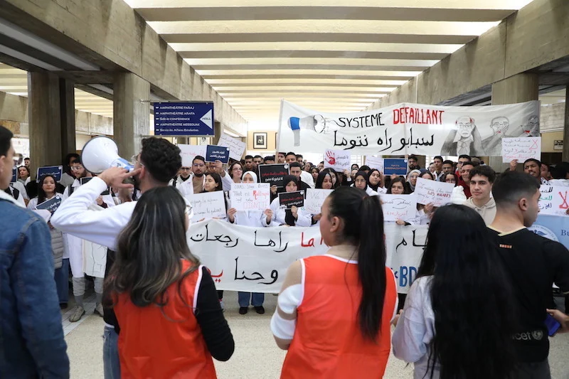 طلبة طب الأسنان بالدار البيضاء يواصلون الإضراب احتجاجًا على ظروف التكوين والعلاج