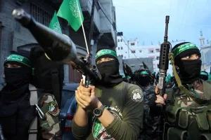 عباس يدعو “حماس” لتسليم غزة وإنهاء الانقسام.. “نكبة جديدة” تمزق النسيج الفلسطيني