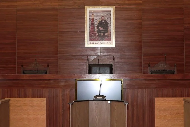 تنفيذ حكم قضائي يشعل الصراع بين جماعة الدار البيضاء وشريك مؤسس في بنك معروف