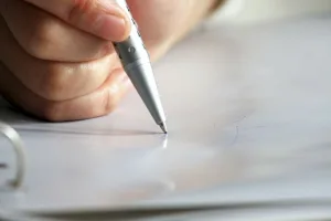“أوامر خدمة” تجر مؤسسات عمومية إلى تحقيقات بسبب تعثر صفقات ومنازعات قضائية