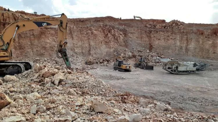 البرلمان يدق ناقوس الخطر بشأن “عشوائية” استغلال المقالع والموارد الطبيعية
