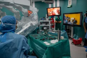أكديطال تنجح في أول عملية جراحية عن بُعد في المغرب بين الدار البيضاء والعيون