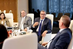 أخنوش يدعو لتفعيل الحوار الاجتماعي القطاعي ويؤكد على نهج تشاركي دائم