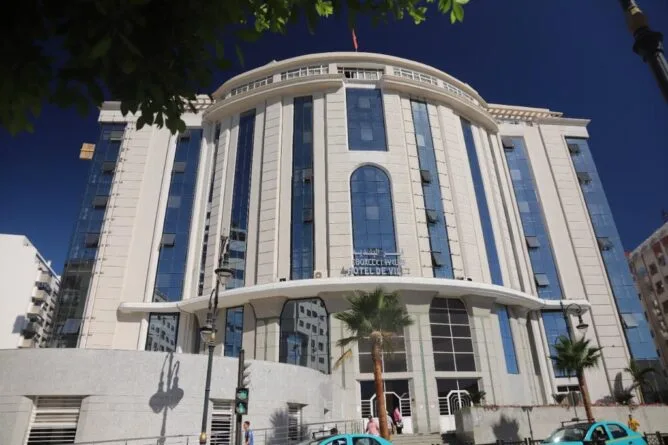 إدانة جماعة طنجة بتعويضات بملايين الدراهم بسبب استيلاء غير قانوني على أراضٍ خاصة