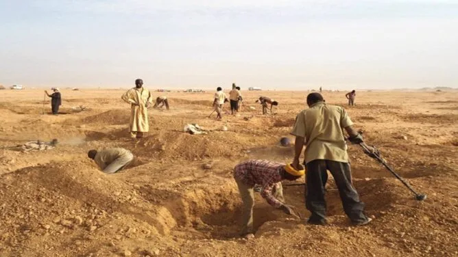 أنشطة التنقيب العشوائي شرق الجدار الأمني تعيد النقاش حول السيادة والمخاطر الأمنية