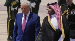 ترامب في الرياض لجني ترليون دولار من السعودية  :    استثمارات بمليارات الدولارات وصفقات أسلحة تزامنًا مع غياب التطبيع مع إسرائيل