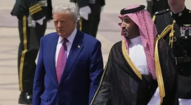ترامب في الرياض لجني ترليون دولار من السعودية  :    استثمارات بمليارات الدولارات وصفقات أسلحة تزامنًا مع غياب التطبيع مع إسرائيل
