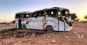 فاجعة مأساوية على الطريق الرابط بين الصويرة وأكادير :   مقتل 8 أشخاص وإصابة 24 آخرين في انقلاب حافلة