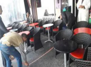 في إطار الحملة الوطنية لتحرير الملك العمومي … لعبة القط والفأر بالناظور بين السلطة وملاك المقاهي والمطاعم !