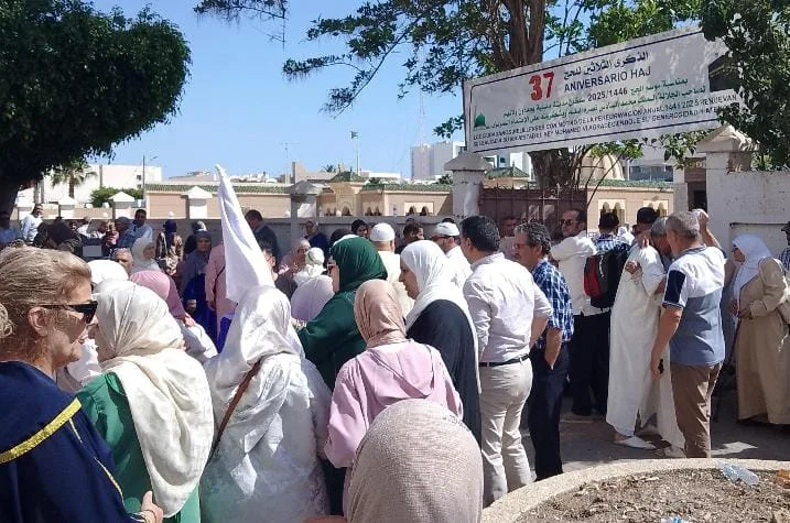 فيديو :   حجُّ مغاربة مليلية … مبادرة ملكية يشوبها الغموض المالي بالناظور من طرف عامل سابق