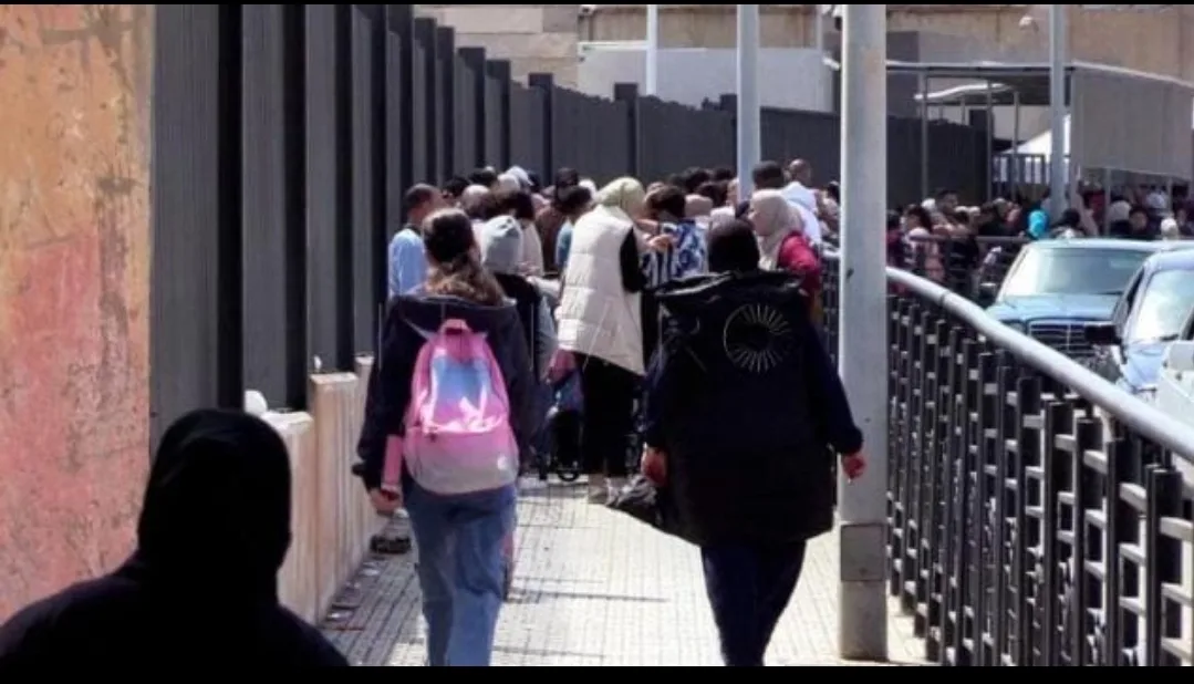 طوابير حدود بني أنصار تشعل غضب مسؤولي مليلية … ومختار تطالب مدريد بـ”رحمة مفقودة”
