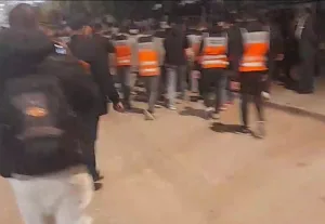 كلاسيكو الوداد البيضاوي والجيش الملكي ينتهي بفوضى عارمة في الشارع