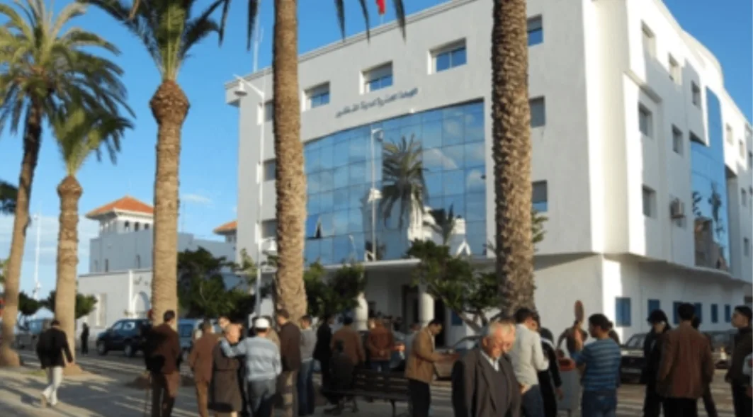 مفتشو وزارة الداخلية يفتحصون ملفات قسم الجبايات بجماعة الناظور