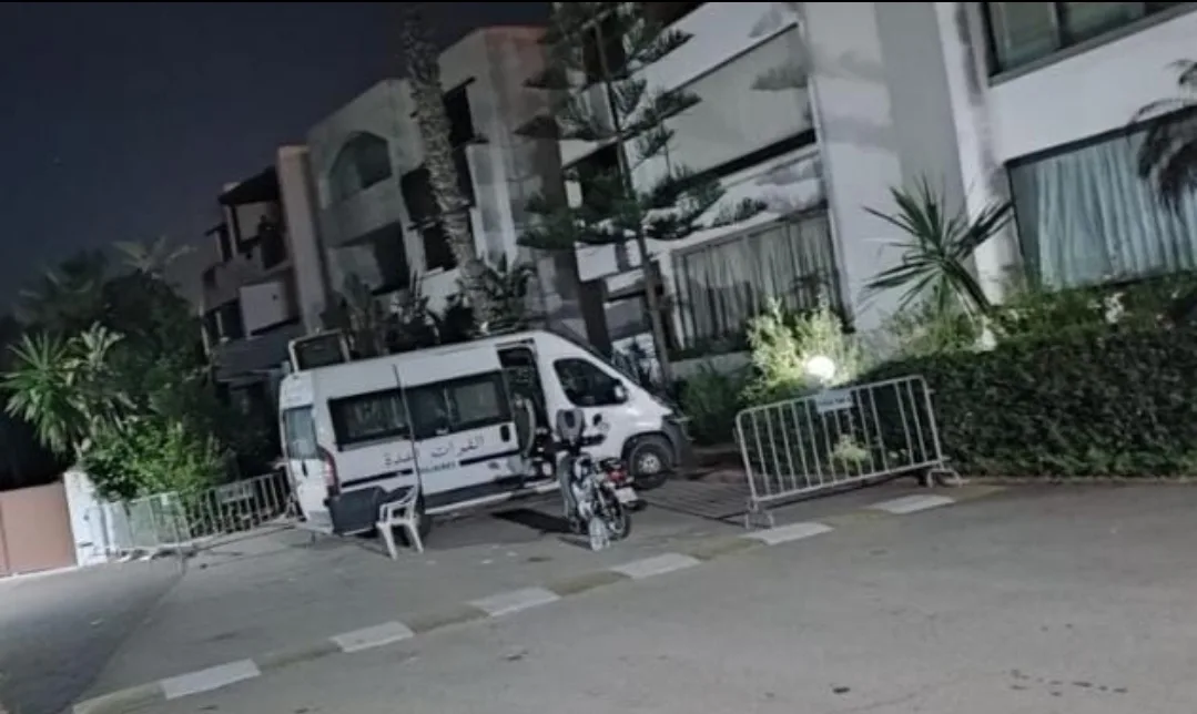 سكان مجمع “المنارة” بالمضيق يشتكون من “حصار عصري” ويطالبون بتدخل عاجل