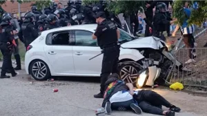 حادثة صادمة تهز أجواء الكلاسيكو بين برشلونة والاسبانيول … دهس مروع للجماهير