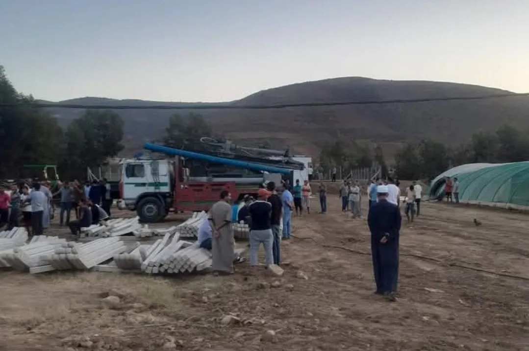 فضائح أبار عشوائية في جماعتي بني بوفراح واسنادة بالحسيمة … حين تصبح السلطة شريكة في تجفيف الوطن !