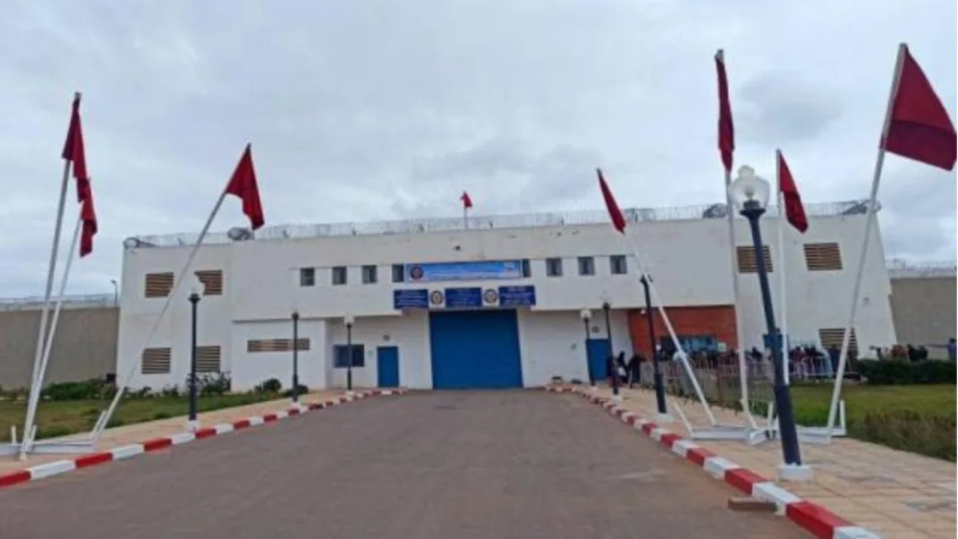 شكايتين إلى وكيل الملك والوكيل العام … إهمال طبي داخل سجن الناظور لسجين خضع لعملية جراحية على العمود الفقري