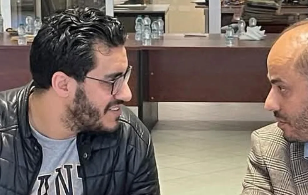 سلطات الناظور تقتحم مقهى عضو جماعي وتُزيل حواجز وتكتشف مفاجأة !