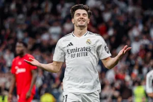 تشابي ألونسو يحسم مصير إبراهيم دياز ويُدرجه في مخططاته المستقبلية مع ريال مدريد