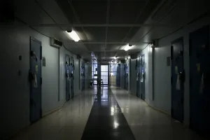 تحقيقات في فرنسا تكشف احتمال تورط “مافيا دي زد” في هجمات على سجون