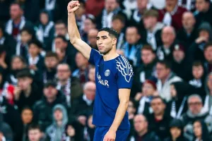 أشرف حكيمي يتوج بجائزة أفضل لاعب إفريقي في الدوري الفرنسي