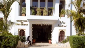 تجميد مفاجئ لحركة تعيينات العمال يربك ترتيبات تسليم السلط