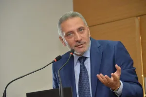 مولاي حفيظ العلمي يصفي فرع “سهام” الأوروبي ويراهن على التوسع في إفريقيا