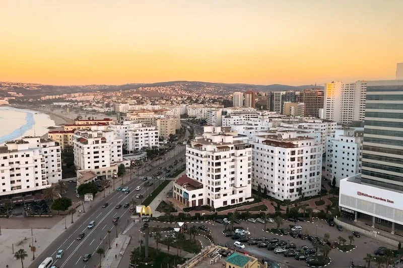 قلق وترقب يخيمان على المنعشين العقاريين بطنجة مع تصاعد حملات مراقبة مخالفات البناء