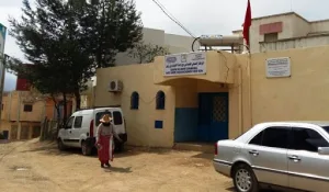 فضيحة صحية … سيدة تضع مولودها على الرصيف مركز صحي بجماعة بني رزبن بشفشاون  !
