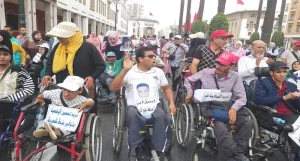 وقفة الغضب أمام البرلمان: الأشخاص في وضعية إعاقة يطالبون بالكرامة والحقوق