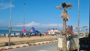 “الجيليات الصفراء” يثيرون استياء المصطافين بشاطئ مهدية.. مطالب بوضع حد للفوضى