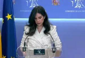 مليلية المحتلة :    حزب “ڤوكس” يُلاحق أبرشان قضائيًا وقادة “التحالف من أجل مليلية” بتهمة التورط في شراء الأصوات