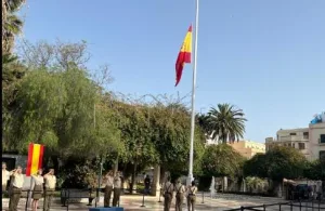 فيديو :  الجيش الاسباني يحتفل بسلطته على مليلية المحتلة ويستعرض قواته ويرفع العلم في حدائق الآخرين !