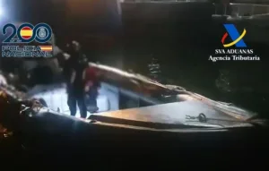 سبتة … حجز قارب سريع مخصص لتهريب الوقود لقوارب المخدرات وسط البحر محمّل بـ3.250 لترًا واعتقال شخصين