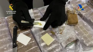 إسبانيا تُحبط عملية تهريب ضخمة للحشيش قبالة السواحل المغربية … 5 أطنان محجوزة و44 موقوفًا