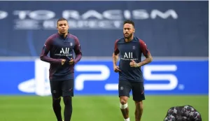 نجوم باريس سان جيرمان السابقين يباركون فوز الفريق الفرنسي بالدوري الأوروبي