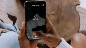 تحذير أمني … حملة احتيال إلكتروني تستهدف مستخدمي “TikTok” لسرقة بياناتهم البنكية