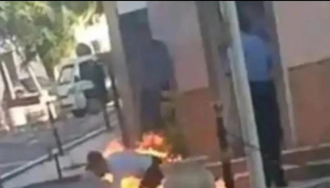 مواطن جزائري يضرم النار في جسده أمام وزارة العدل :    صرخة مدوية ضد الظلم