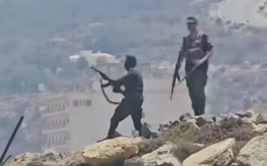 فيديو :   شاطئ السعيدية يشهد واقعة غير مألوفة لمهاجرين جزائريين كانوا في المغرب وأرادوا العبور بحرا للعودة إلى وطنهم