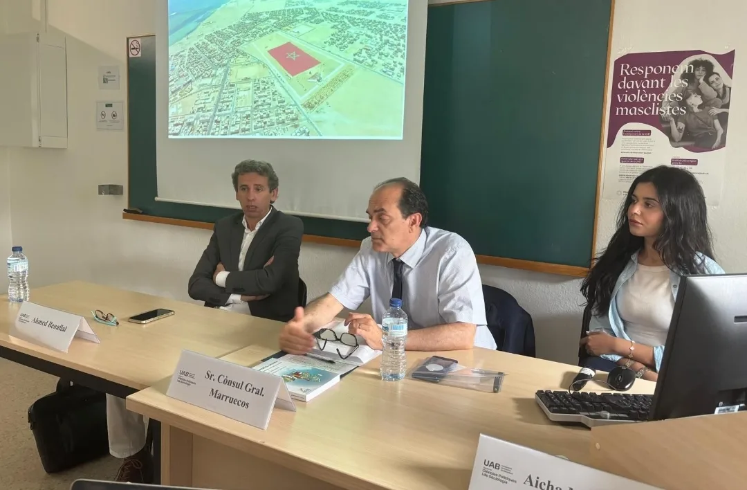 شباب المغرب يُعبّرون عن صوت الوطن :     مائدة مستديرة حول قضية الصحراء المغربية بجامعة برشلونة