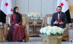 الرئيس الشجاع … حديث أحمد الشرع عن زوجته يثير تفاعلًا واسعًا :  “تنقلنا بين 49 منزلًا وعشنا في أكواخ”