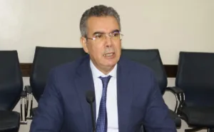 بعد مقال “كواليس الريف” حول فوضى الأكشاك التي تغزو الحسيمة … عامل الإقليم يدخل على الخط !