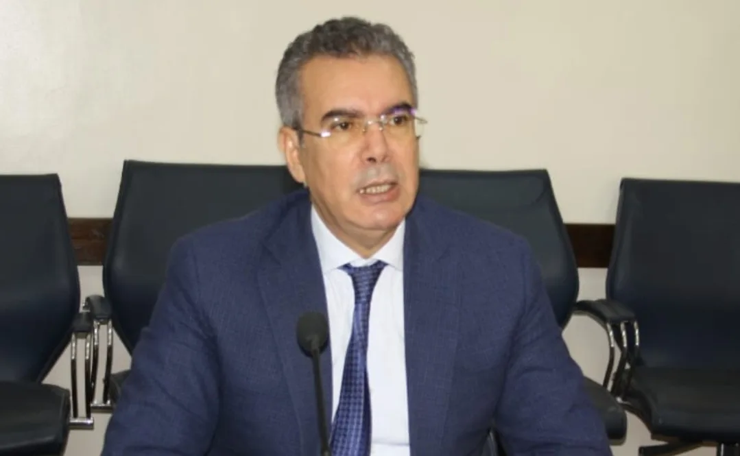 بعد مقال “كواليس الريف” حول فوضى الأكشاك التي تغزو الحسيمة … عامل الإقليم يدخل على الخط !