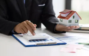 عوض الجماعات الترابية … نقل تدبير الضرائب المحلية المتعلقة بالسكن والخدمات إلى مديرية الضرائب