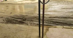 كارثة بأتمّ معنى الكلمة تضرب قلب مدينة جرادة بسبب أمطار متوسطة !