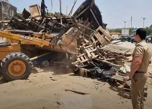 حملة هدم واسعة بالسعيدية تطال براريك ومقاهي مشيّدة على الشاطئ وسط اتهامات بالتواطؤ